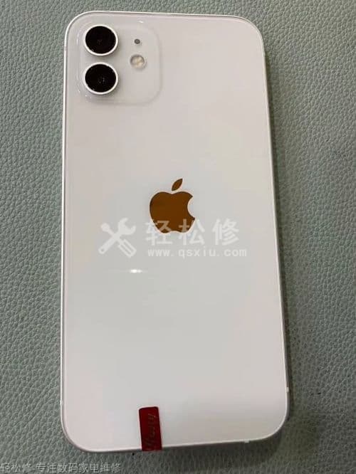 如何在苹果手机上设置桌面时间和天气显示？