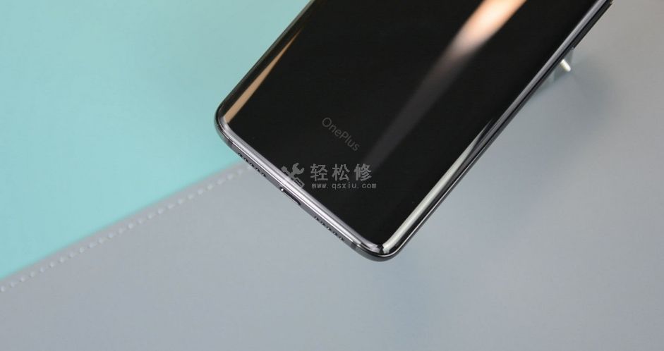 如何在一加手机上将下方的三个按键设置在屏幕上？
