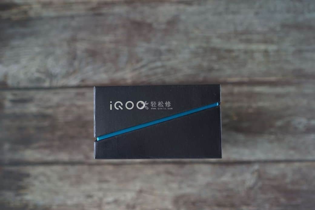 如何将iQOO手机投屏到电视上？
